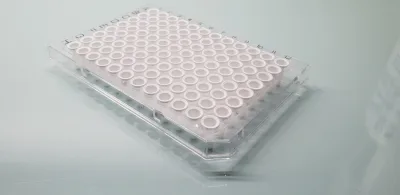 Produktfoto: 	FrameStar® 96 Well Semi-Skirted PCR Plate, Roche Style, Plus qPCR Seal, clear wells